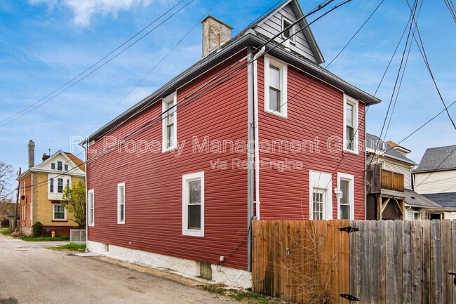 Building Photo - 118 Sherman Ave