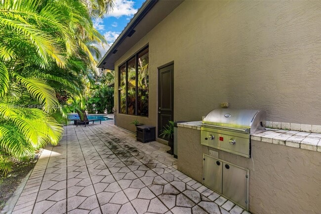 Building Photo - 10775 Blue Palm St