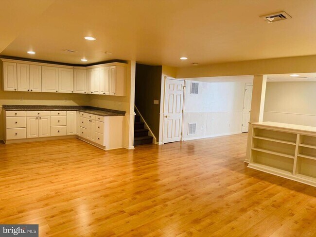 Building Photo - 242 Patriot Hill Dr