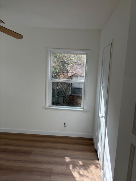 Building Photo - 2212 Fox Hills Dr