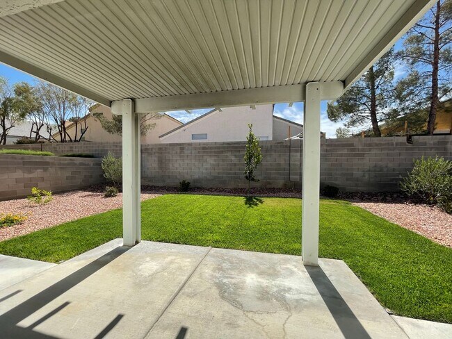 Building Photo - Charming Single-Story Home with 3-Car Gara...