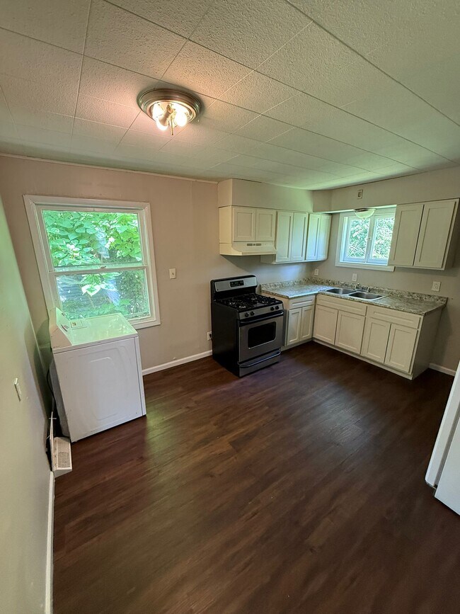 Building Photo - 837 Walters Dr