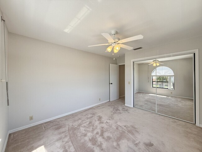 Building Photo - 867 Mandalay Ave