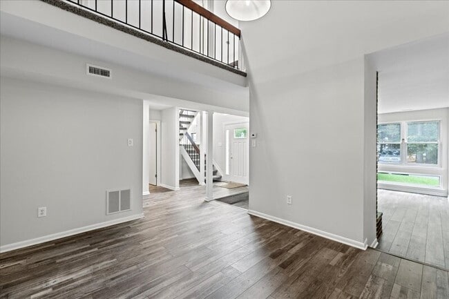 Building Photo - 421 Barton Run Blvd