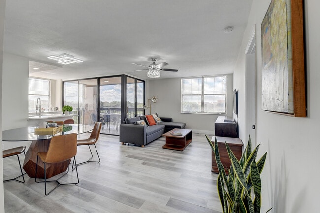 Building Photo - 600 Egret Cir