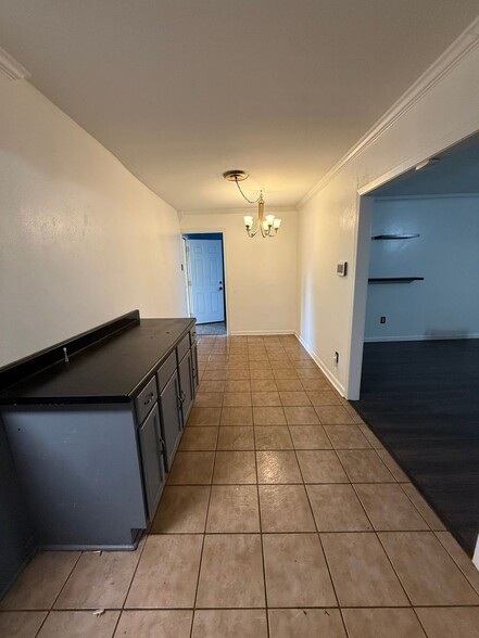 Building Photo - 3301 Thunderbird Ln