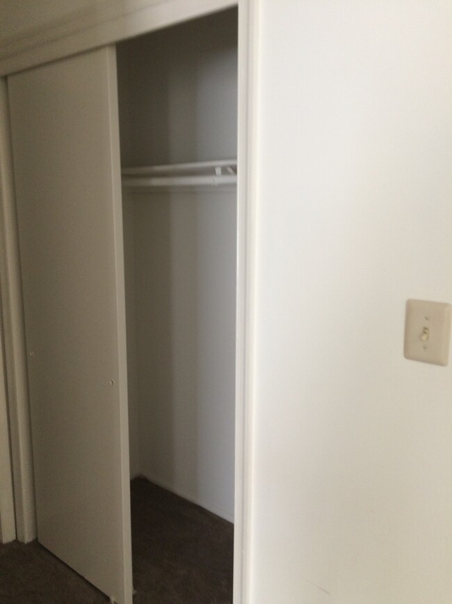 Building Photo - 4 Carriage Ln