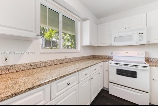 Building Photo - 7800 Collins Ave