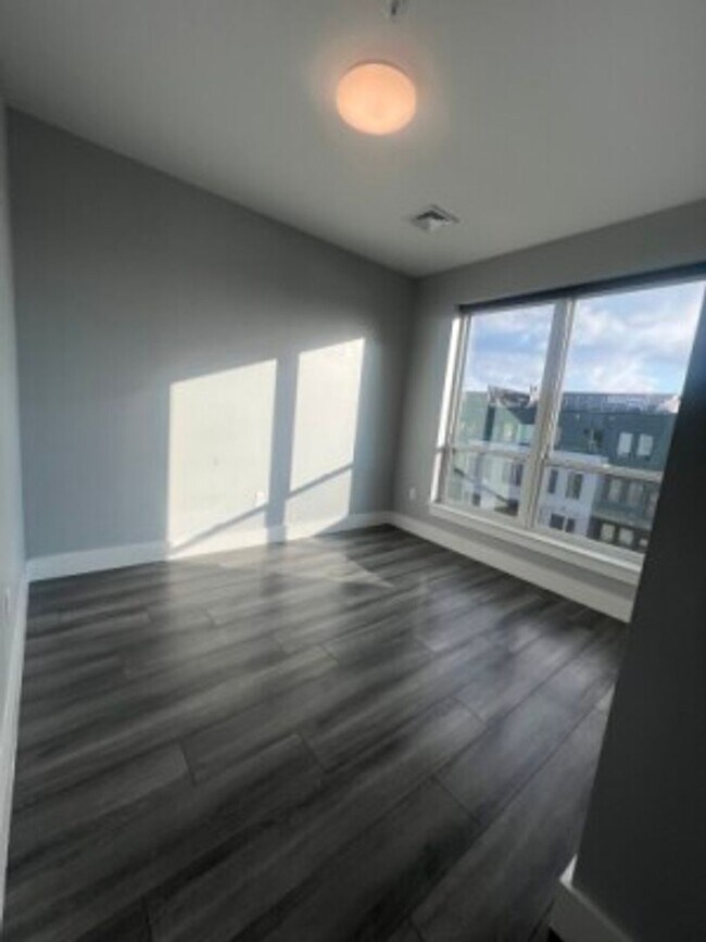 Building Photo - 2 Bed 2 Bath - South Boston - 6/1    (0.22...