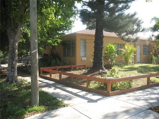 Primary Photo - 2000 Rodman St