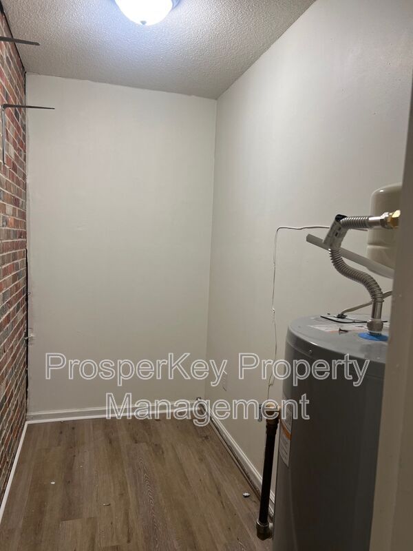 Building Photo - 706 Joryne Dr