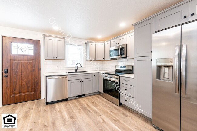 Building Photo - 15110 Tally Ho Dr