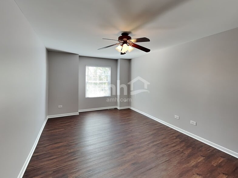 Building Photo - 5301 Meadowbrook St