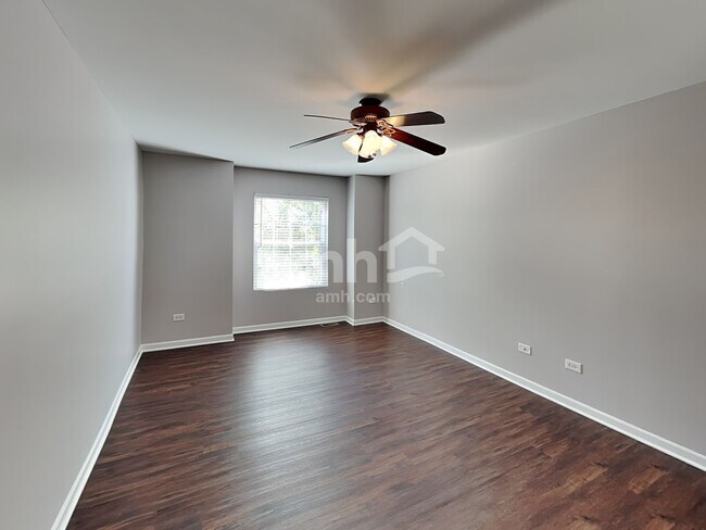 Building Photo - 5301 Meadowbrook St