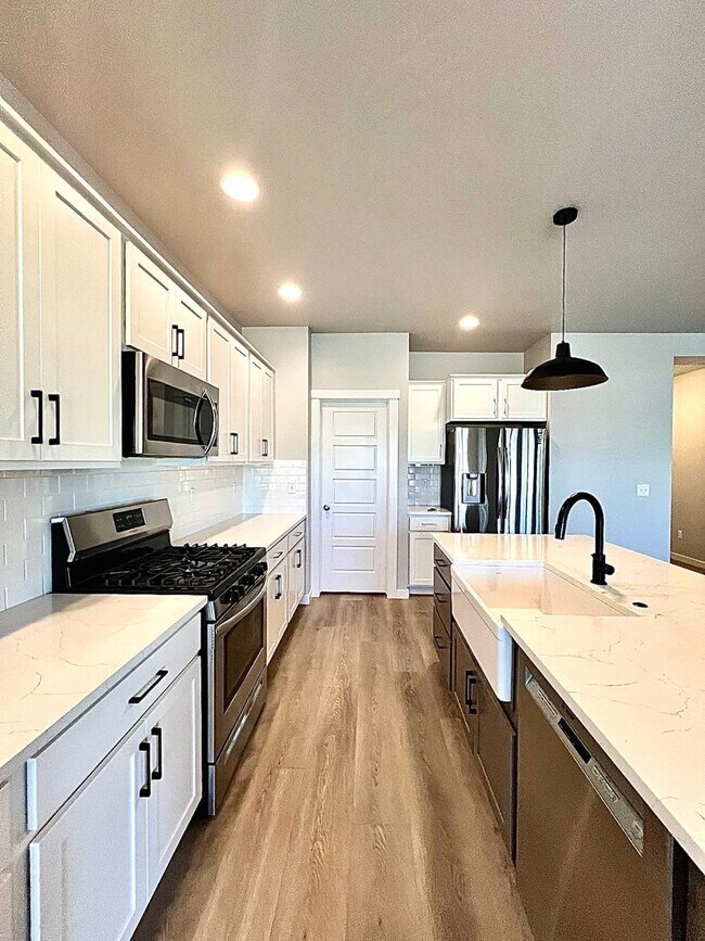 Building Photo - 4 Bedroom 2 bath 3 Car Garage Single Level Meridian.