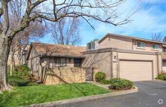 Building Photo - Remodeled Redding Condo!