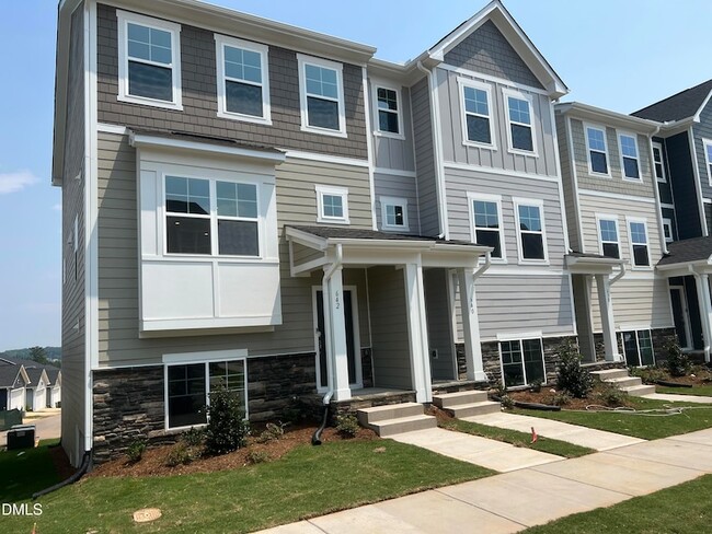 Building Photo - 642 Gimari Dr