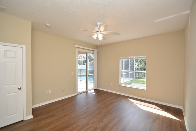 Building Photo - Pool Home with 4 bed, 2 bath located in Se...
