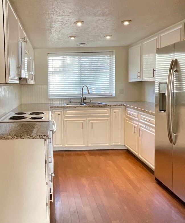 Building Photo - Northgate Village -  3 bedroom, 2.5 bath Townhouse!