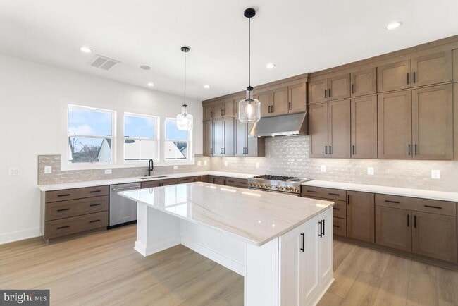 Building Photo - 853 N Manchester St