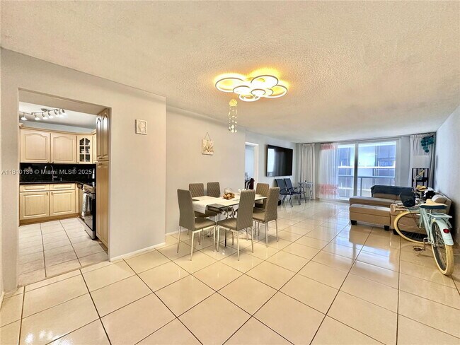 Building Photo - 6039 Collins Ave
