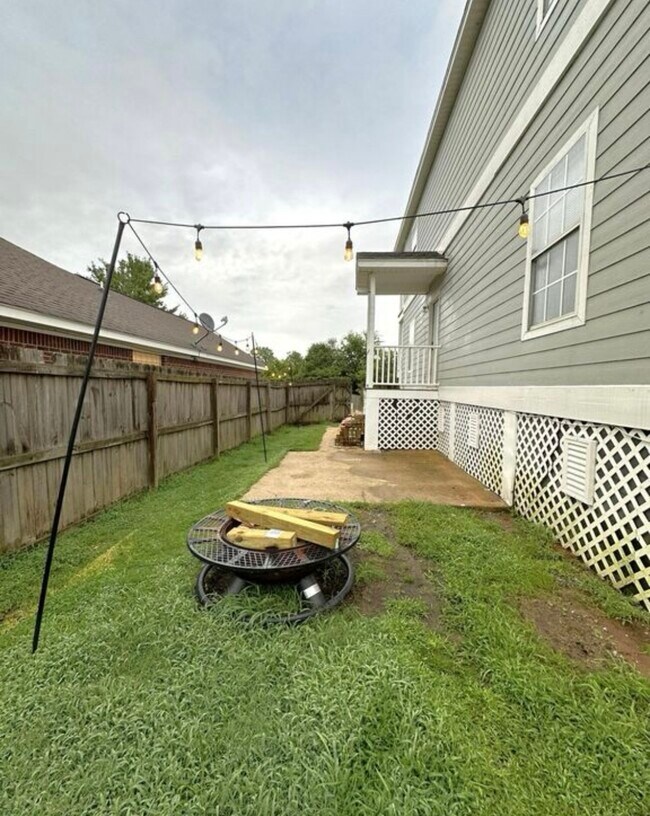 Building Photo - 105 Tomlinson Dr