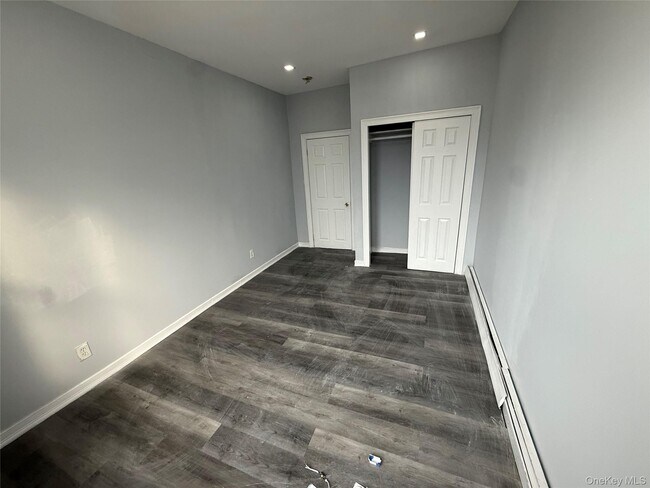 Building Photo - 211-57 Jamaica Ave