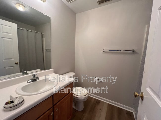 Building Photo - 2825 Bennington Dr