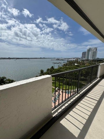 Building Photo - 5200 N Flagler Dr