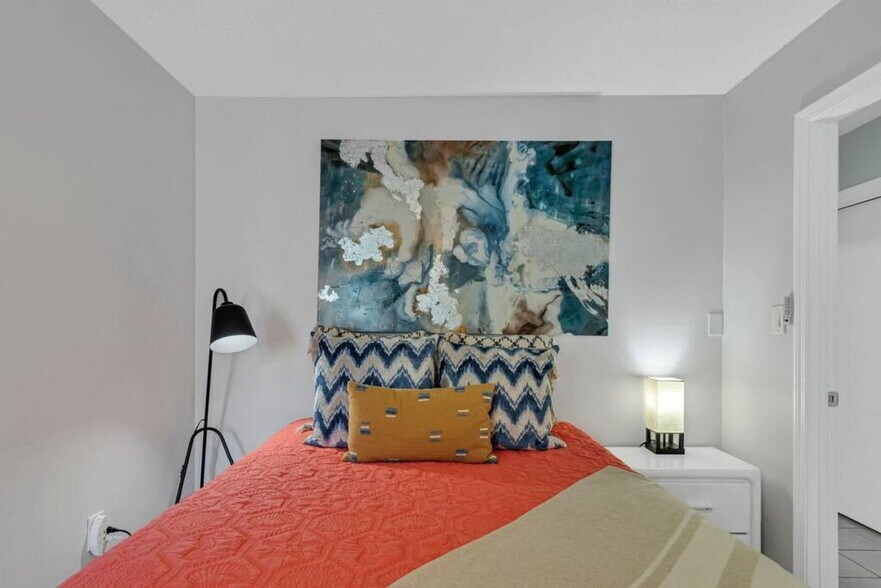 Building Photo - 302 Santa Rosa Blvd