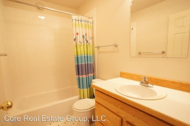Building Photo - 17049 Meadow Creek Dr