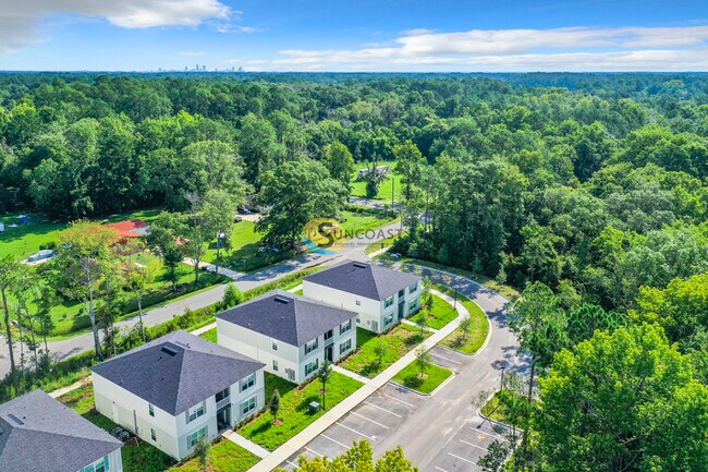 Building Photo - 6481 Breezy Oaks Wy