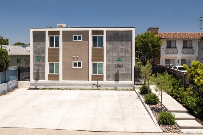 Building Photo - 3204 Collier Ave
