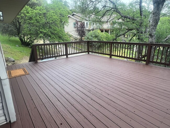 Building Photo - Cozy three bedroom two bath in Lake Wildwood