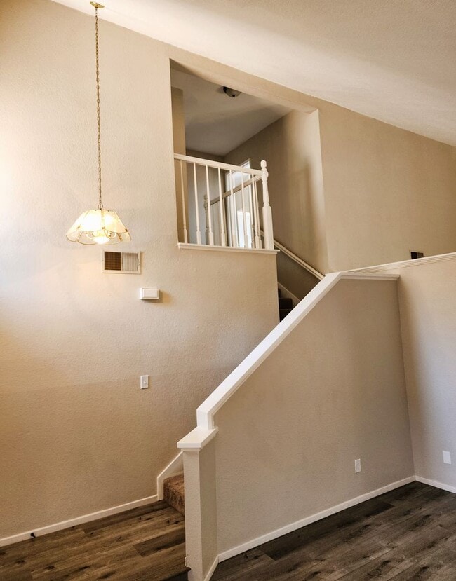 Building Photo - Corner Lot, 3BD, 2.5BA Home in Lake Elsinore