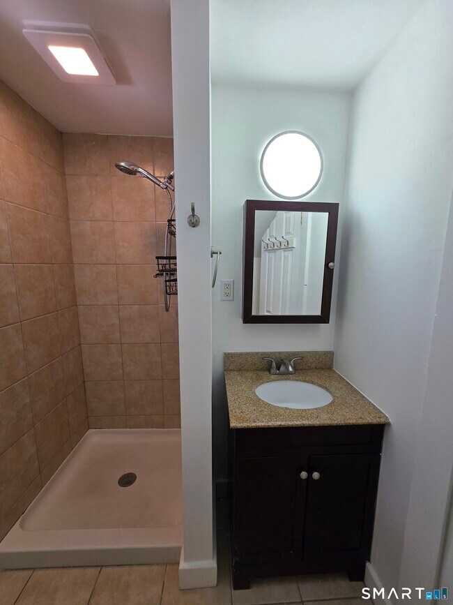 Building Photo - 396 W Main St