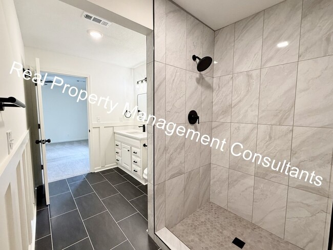 Building Photo - 4 Bed 2 Bath Prairie Village ranch style home!