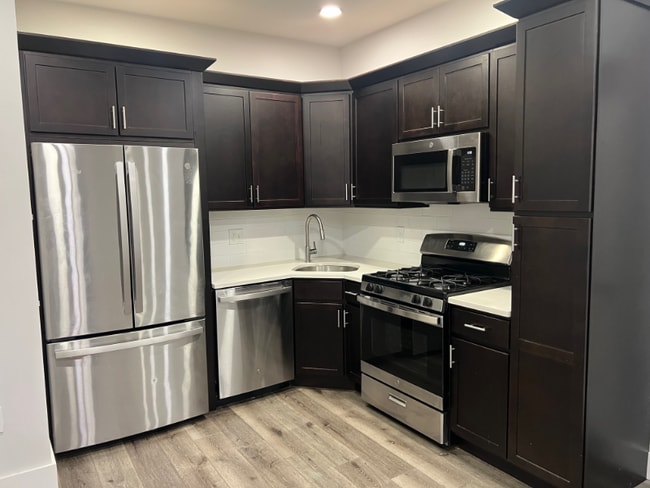 Building Photo - 369 Haverhill St