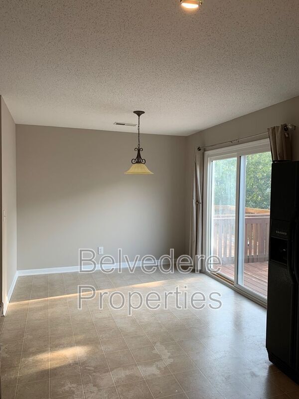Building Photo - 18 Dillingham Pl