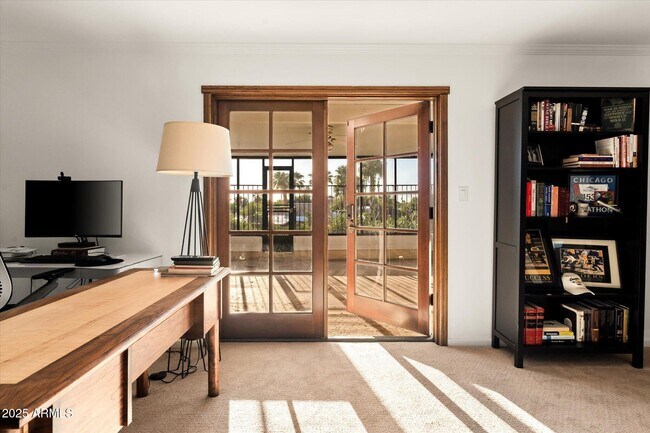 Building Photo - 1025 E Morten Ave