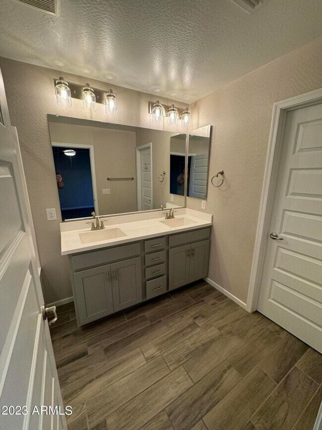 Building Photo - Unique opportunity! Rent a newer home in Tempe!!