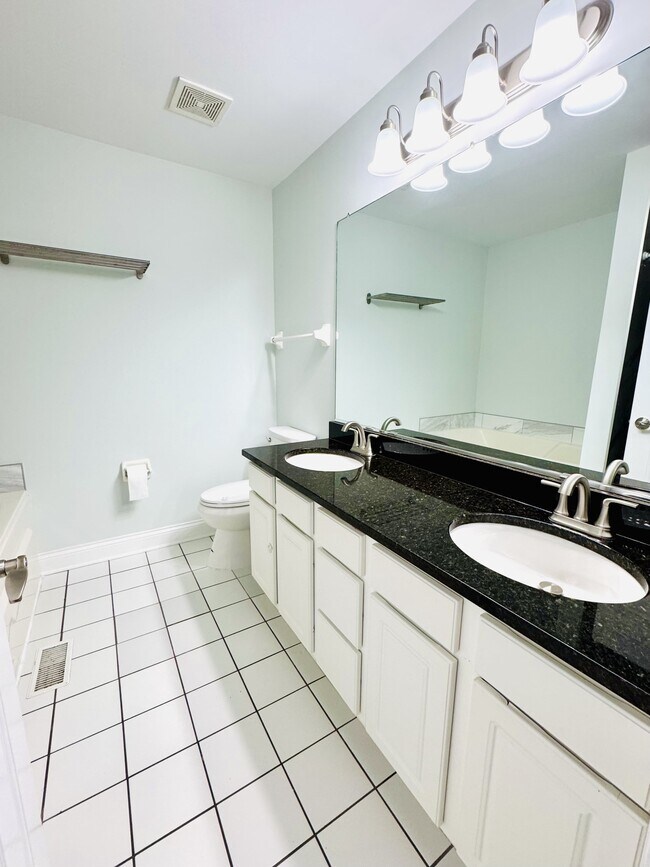 Building Photo - 35 Foxcroft Rd