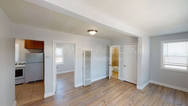 Building Photo - 2954 1/2 Webster Avenue
