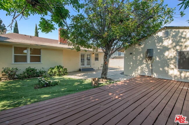 Building Photo - 15328 Vose St