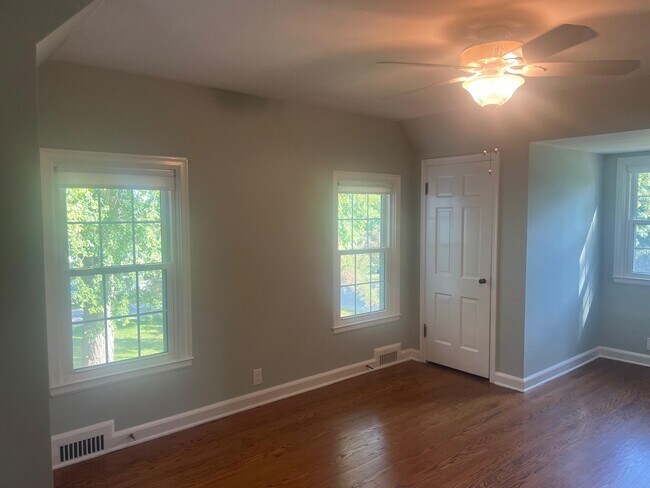 Building Photo - 645 Hi View Ct