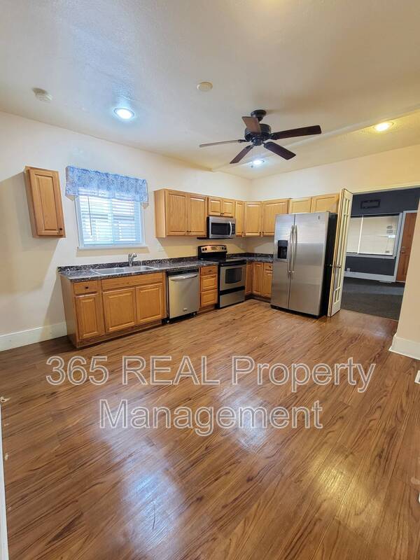 Building Photo - 1503 9th St