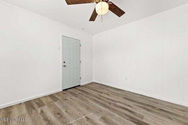 Building Photo - Charming Updated Cottage in Old Biloxi!