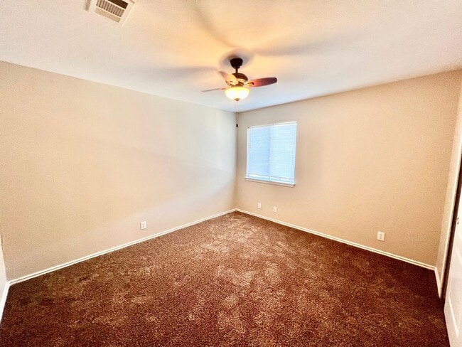 Building Photo - *COMING SOON* Pet-Friendly 3BD/2.5BA with Bonus Loft, Deck & Garden Tub – Near Tezel Rd!
