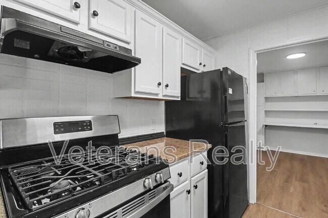 Building Photo - 111 Valentine Dr
