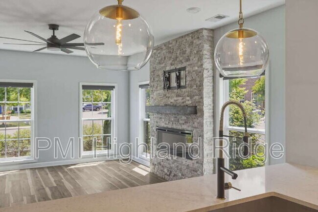 Building Photo - 6084 Ivory Ln